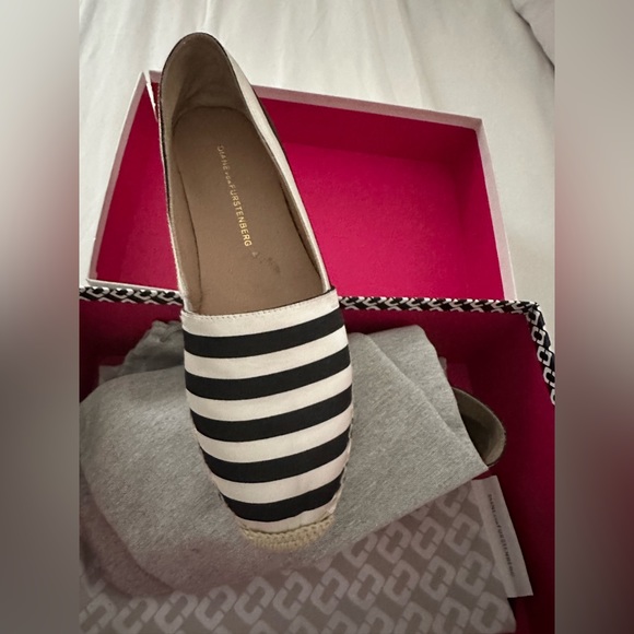 Diane Von Furstenberg
Espadrilles - Picture 2 of 4